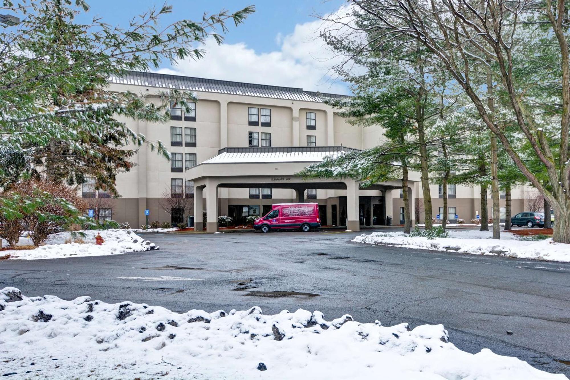 Hampton Inn Albany-Wolf Road Exterior photo