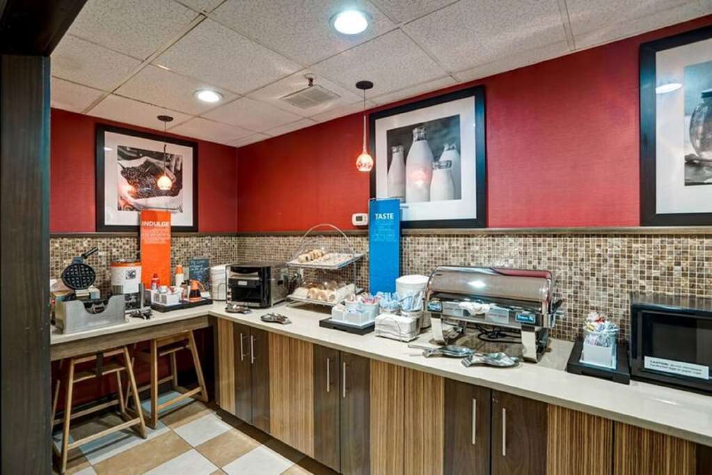 Hampton Inn Albany-Wolf Road Restaurant photo